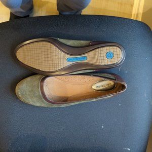 Like new women's Hush Puppies Shoes